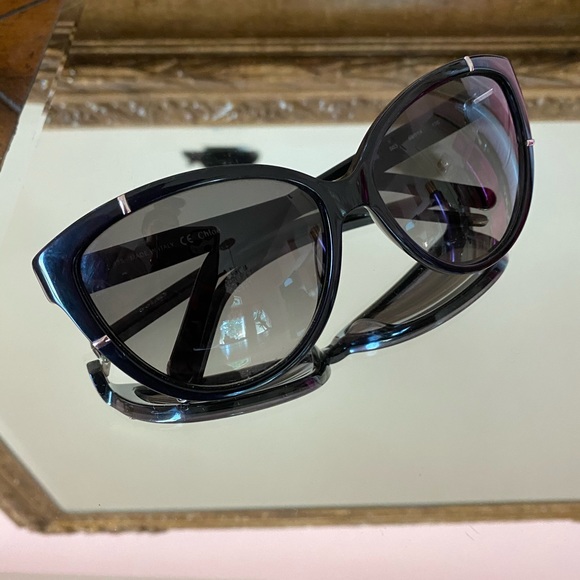 Chloe sunglasses. Used but in great condition - Picture 2 of 3